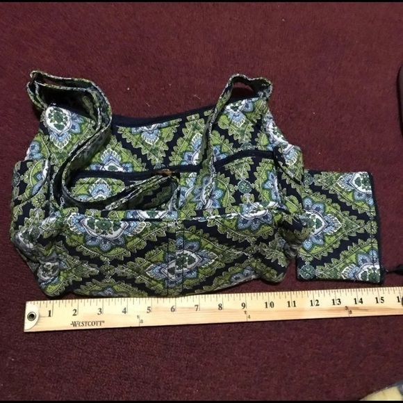 Vera Bradley purse & a matching wallet -cross body - Picture 4 of 10